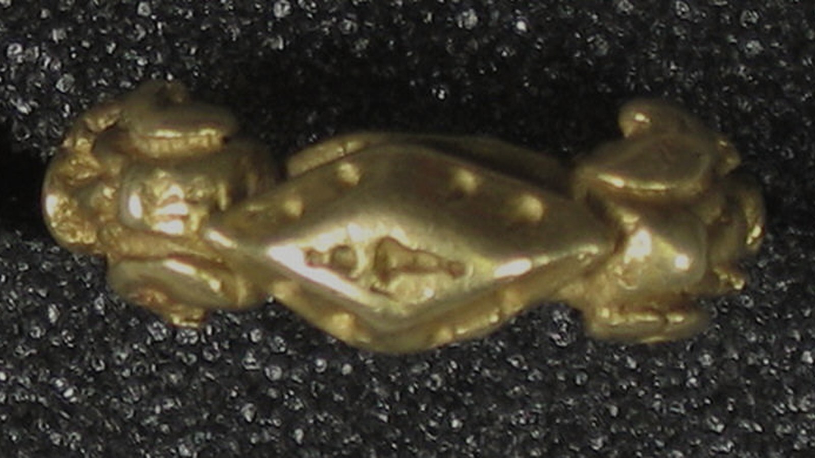 Gold ring with a diamond bezel, 8th–12th century