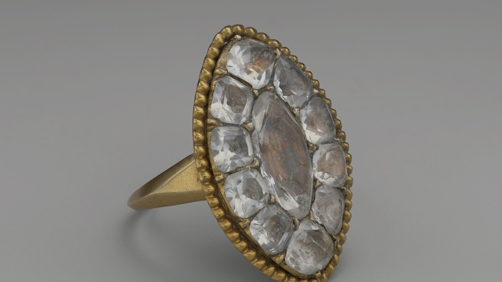 Early 19th-century gold ring set with clear stones