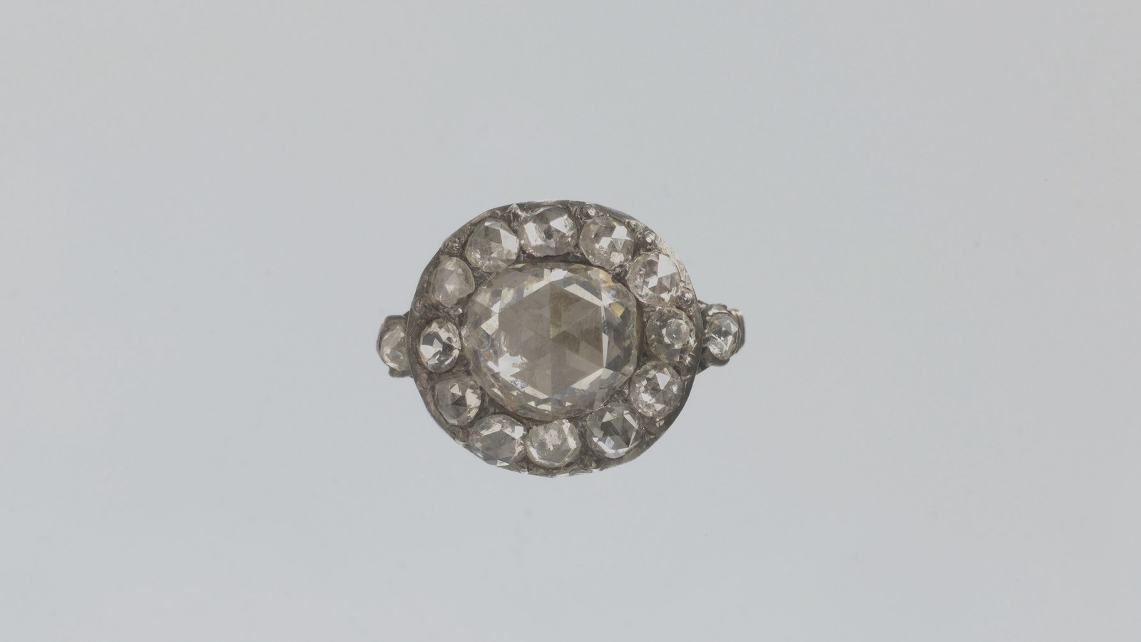 Antique gold and diamond cluster ring, about 1760