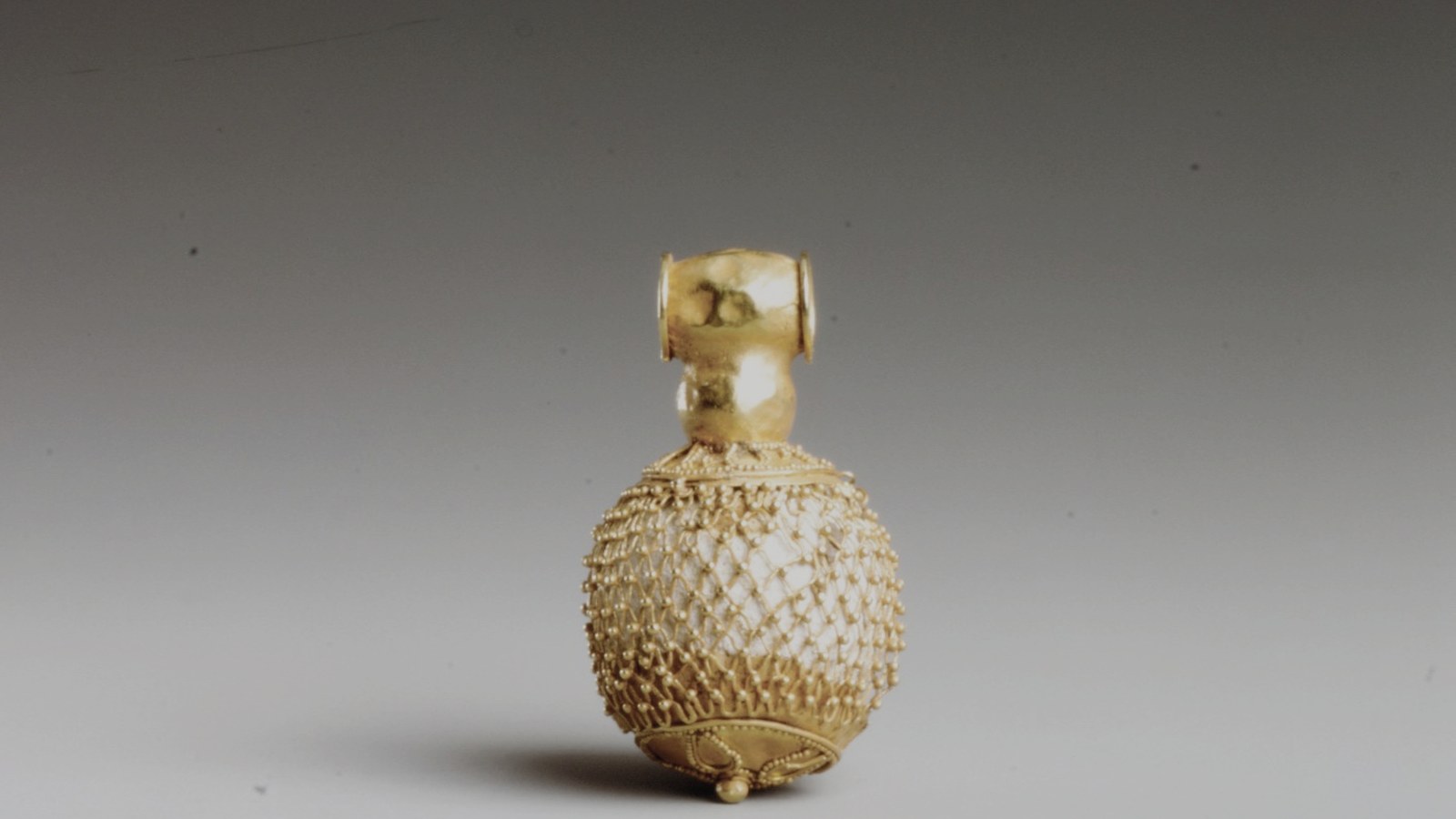 Ancient gold pendant with granulated decoration, 4th century BCE