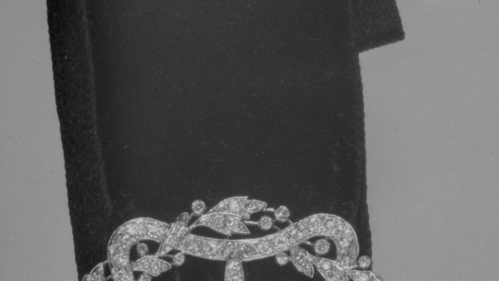 Diamond and platinum neckband ornament, about 1900